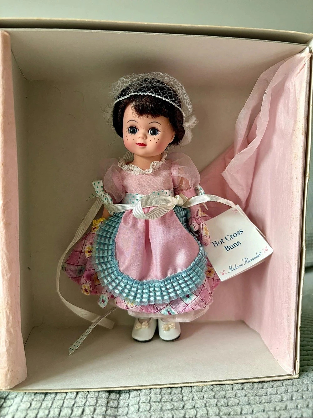 Madame Alexander Hot Cross Buns Doll Style 33055 NWT